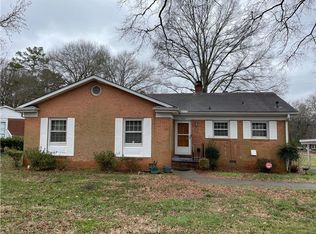 3847 Whitehall Dr, Charlotte, NC 28208