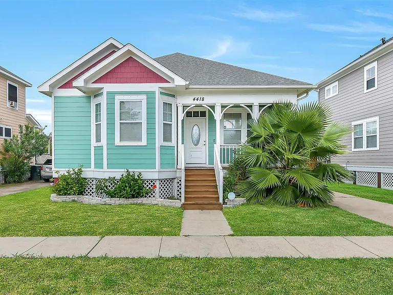4418 N Live Oak Cir — Photo 1