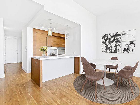 4th image of 360 Furman St APT 923
