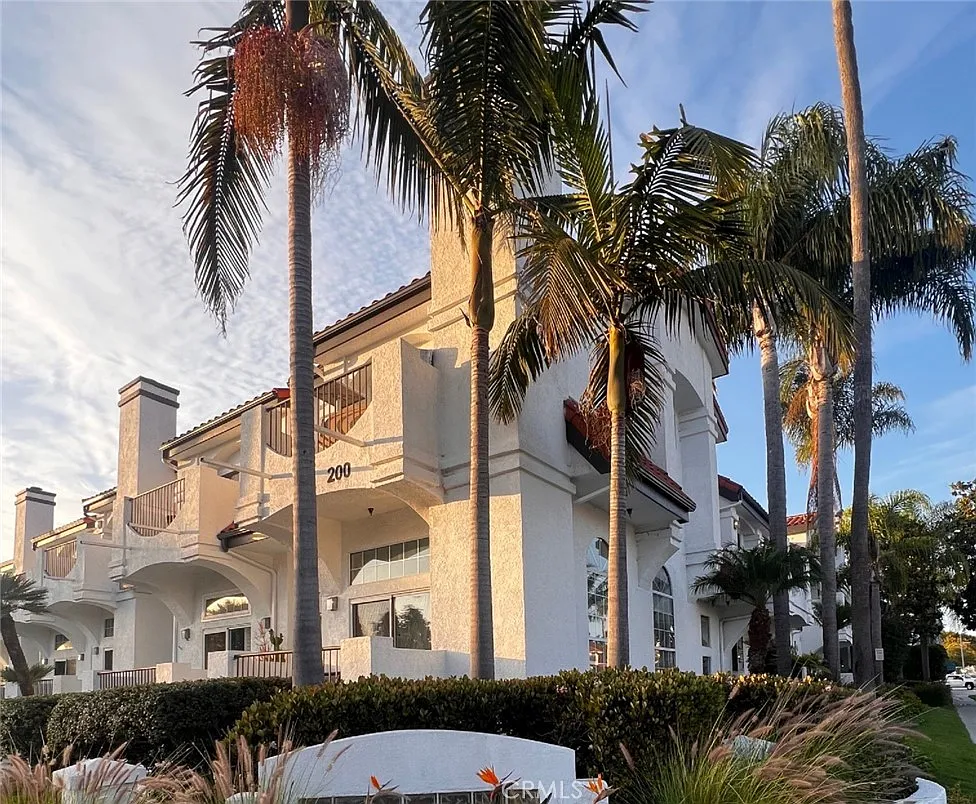 2 bed, 2.5 bath, 1574 sqft, $4,950 — Photo 1