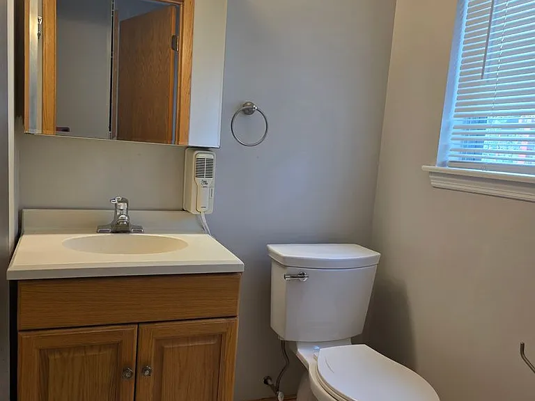 812 Leeds Ln — Photo 10