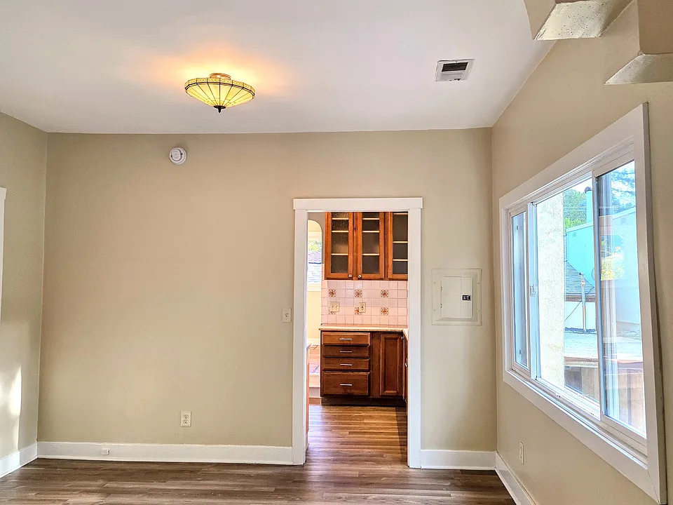 Main room looking at kitchen door.