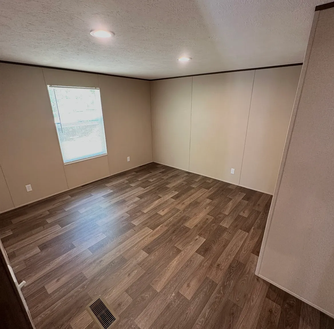 2 bed, 775 sqft, $1,300 — Photo 4