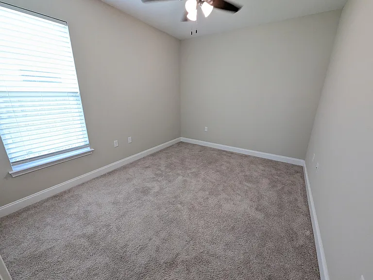 947 Kenzie Ln — Photo 14