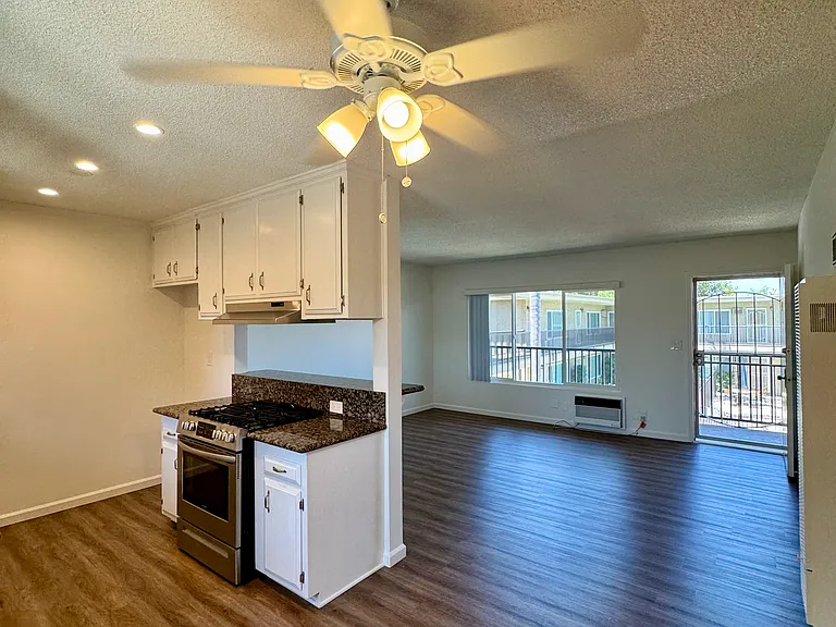 1418 S Orange Ave #11 — Photo 3