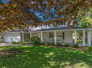 360 Wagon Wheel Ct, Green Bay, WI 54302