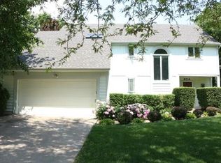 8716 W 113th St, Overland Park, KS 66210