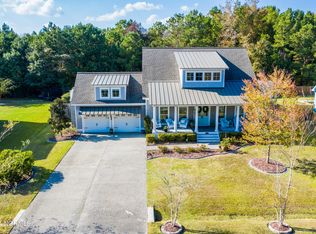 121 Saltwater Landing Dr, Hampstead, NC 28443