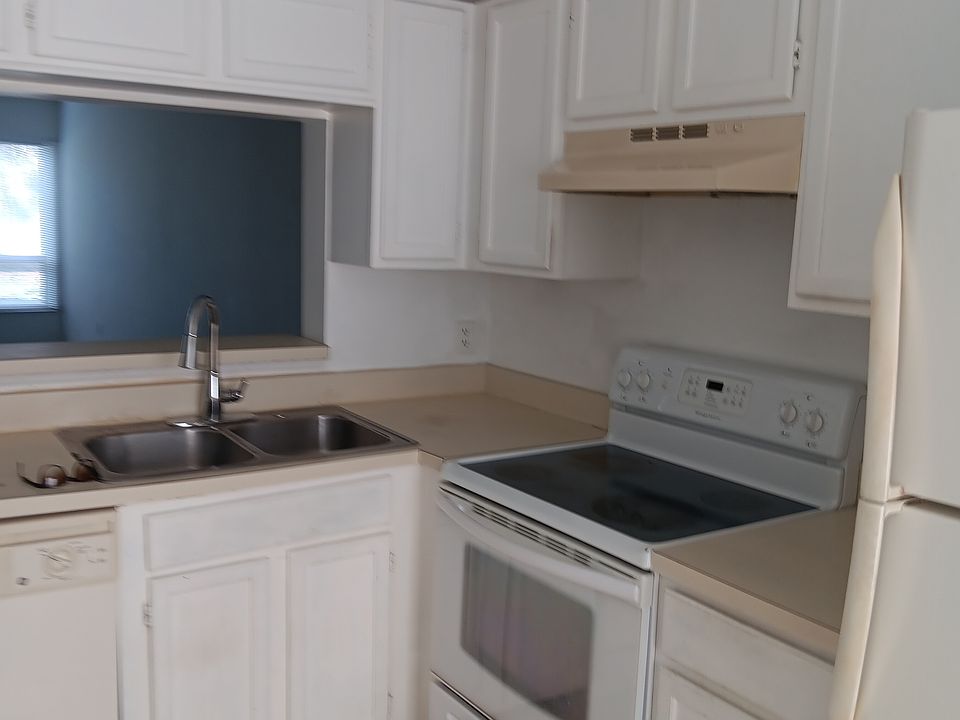 2nd image of 2202 Stonington Ave
