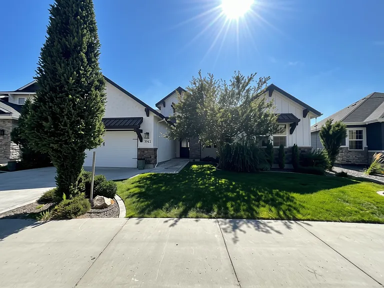 5561 E Hootowl Dr — Photo 1