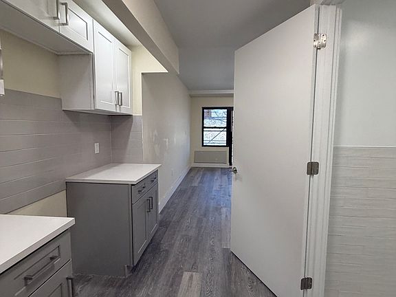 5th image of 2512 Bronx Park E #B