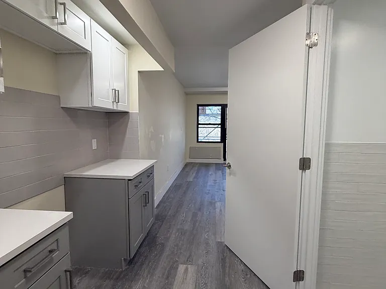 2512 Bronx Park E #B — Photo 5