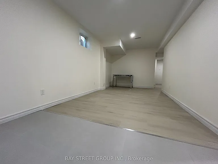 33 Jeffrey Nihda Cres #BASEMENT — Photo 5