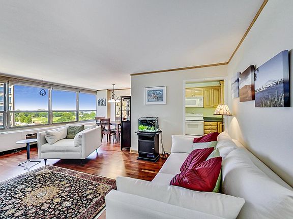4th image of 3550 N Lake Shore Dr APT 903