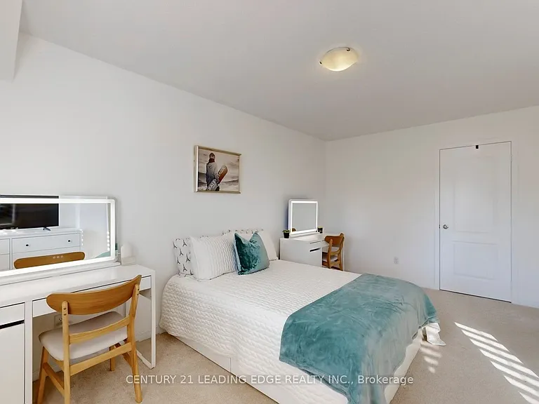 1574 Edgecroft Dr — Photo 25