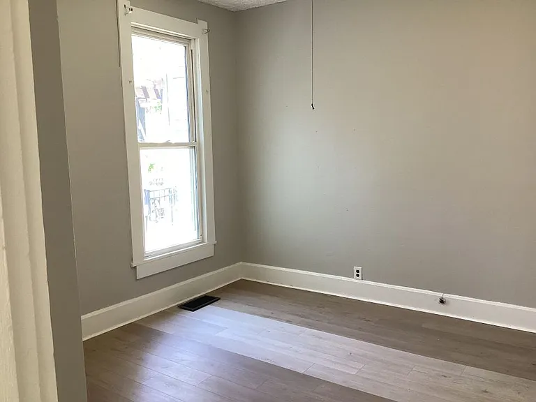 545 N Goodlet Ave — Photo 9