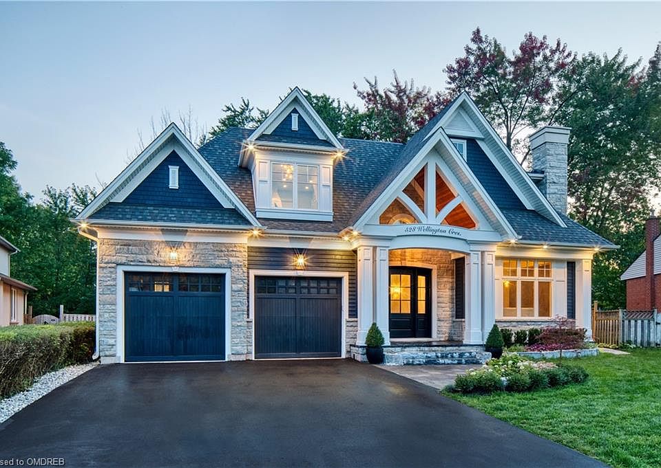 1st image of 528 Wellington Cres