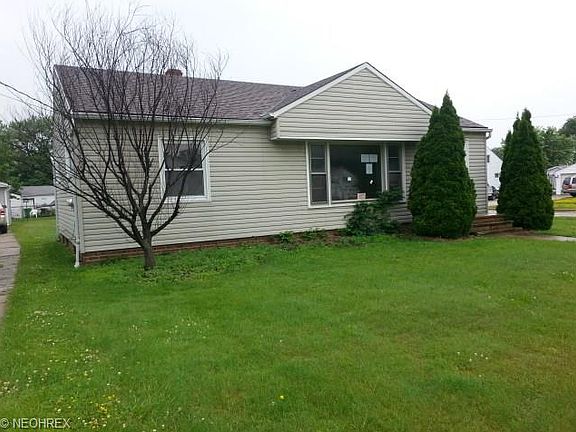 3rd image of 866 E 305th St