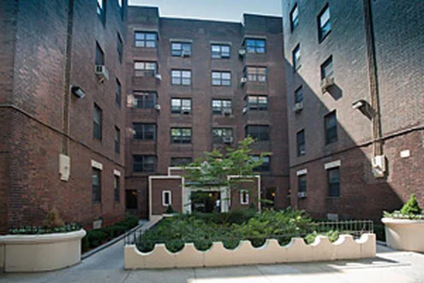 Sold by Warren Lewis Realty | media 23