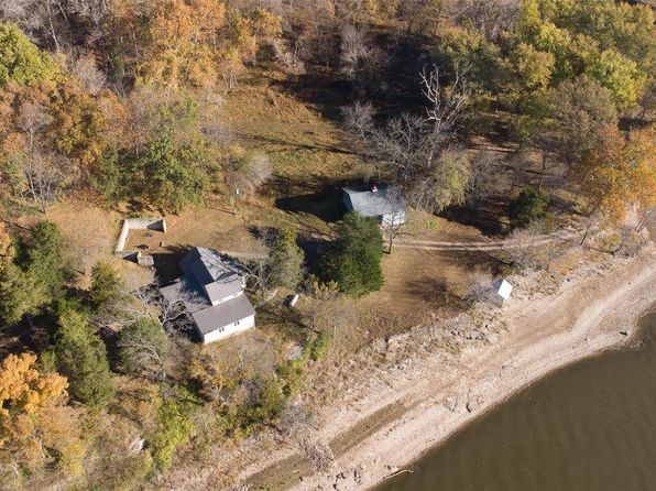 1 Golden Eagle Ferry Rd, Golden Eagle, IL 62036