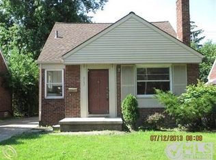 2157 Vernier Rd, Grosse Pointe Woods, MI 48236