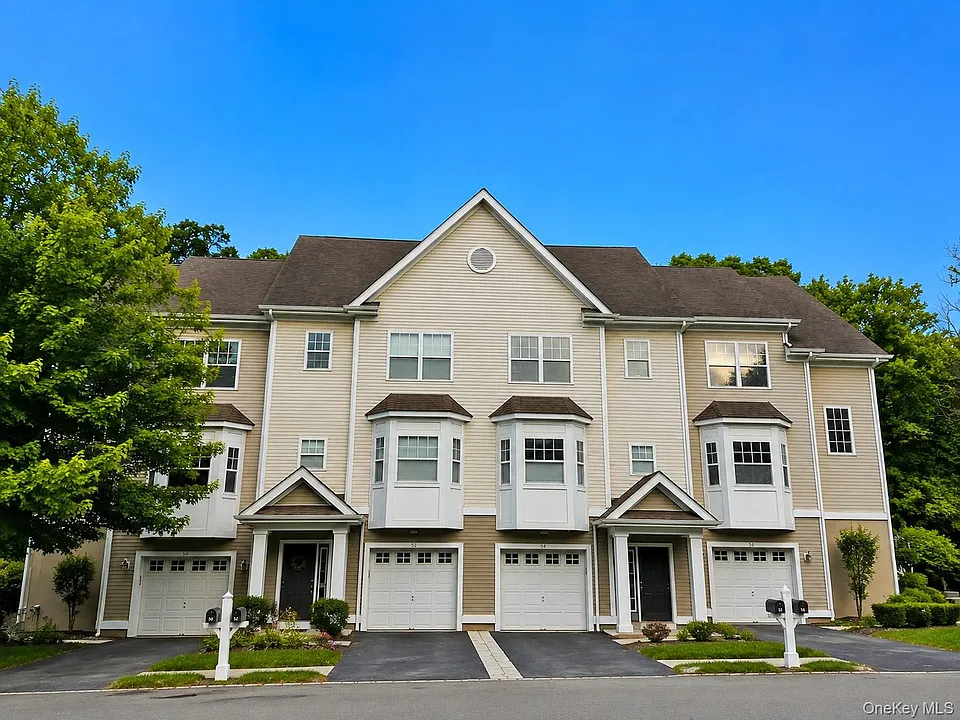 54 Fairways Dr