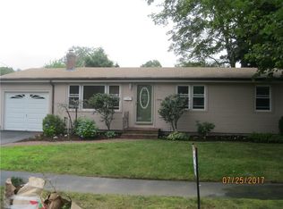 90 Amanda St, Cranston, RI 02920