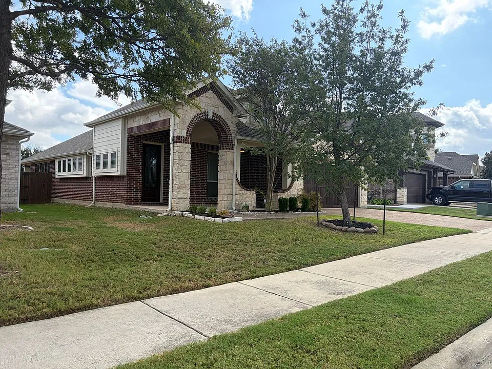 1109 Roadrunner Dr