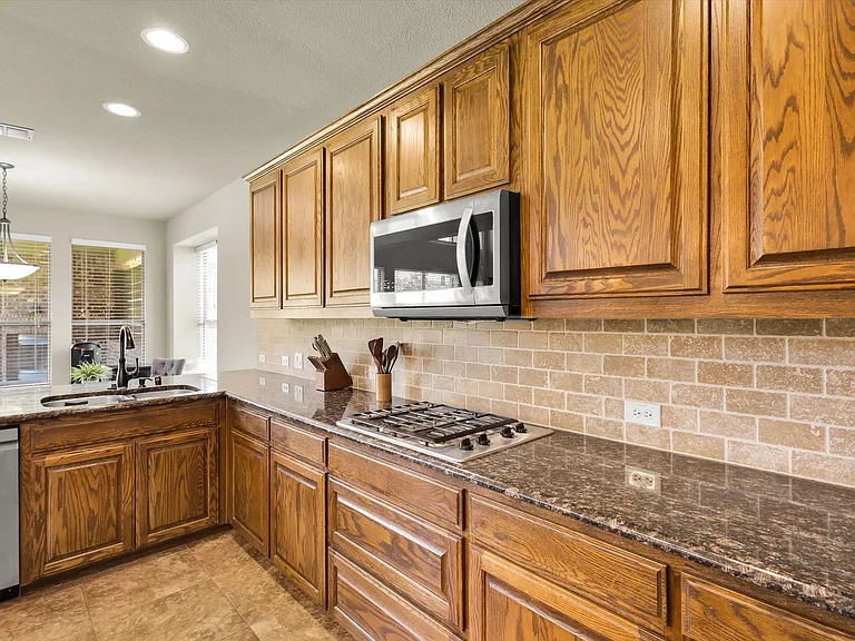 214 Crestbrook Dr — Photo 12