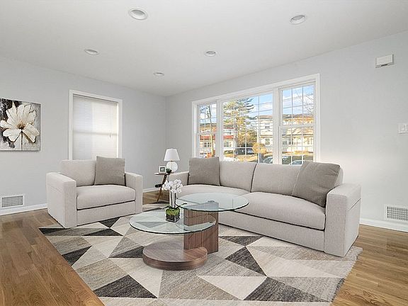 3rd image of 411 Broughton Ave