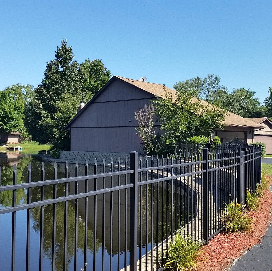 2222 Island Dr photo 1