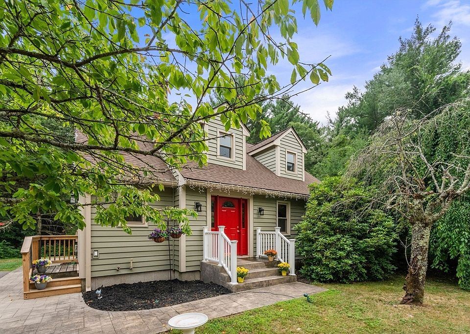 1st image of 40 Clear Pond Rd