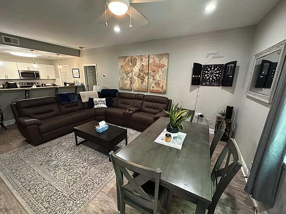 5th image of 10 E Washington St APT 2A