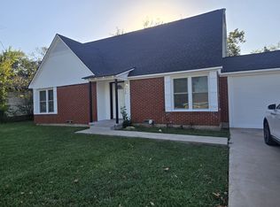 719 White St, Whitesboro, TX 76273