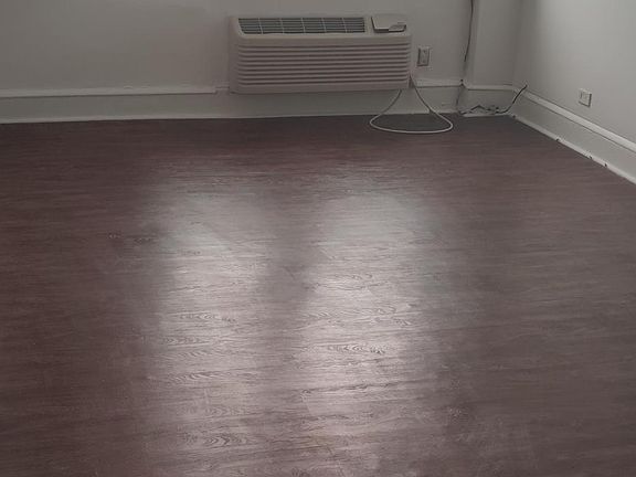 2nd image of 6026 Larchwood Ave APT B1