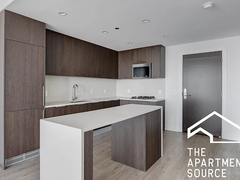 204 W Hill St — Photo 1