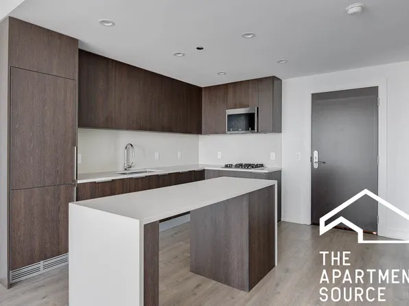 204 W Hill St, Chicago, IL 60610