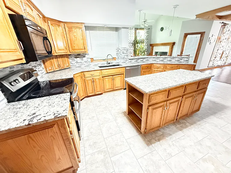 8257 N Woodland Ave — Photo 5