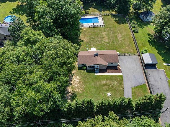 3rd image of 748 Principio Rd