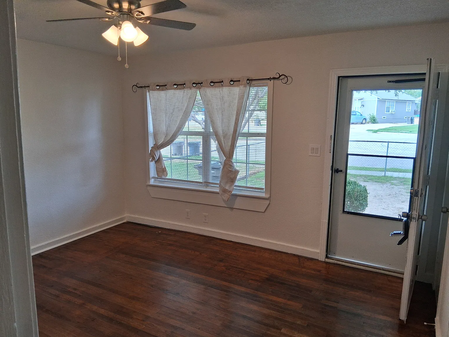 2 bed, 670 sqft, $1,000 — Photo 3