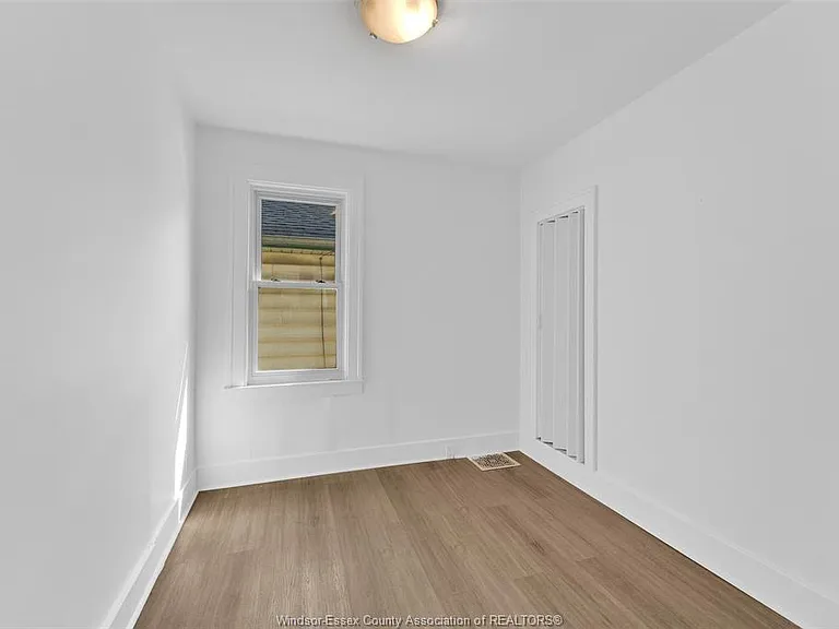 3622 Queen St — Photo 15