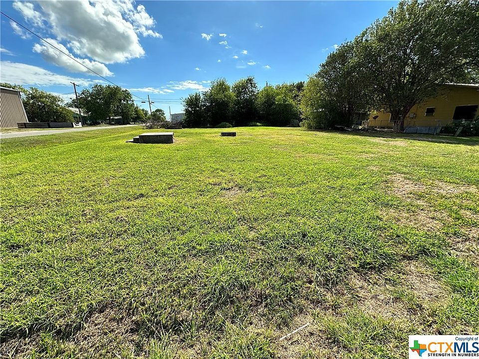 2nd image of LOT 10 W Dallas Ave