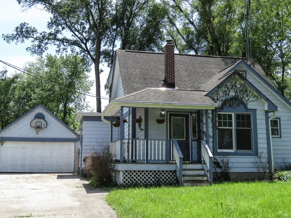 309 Hickory Ter, Island Lake, IL 60042