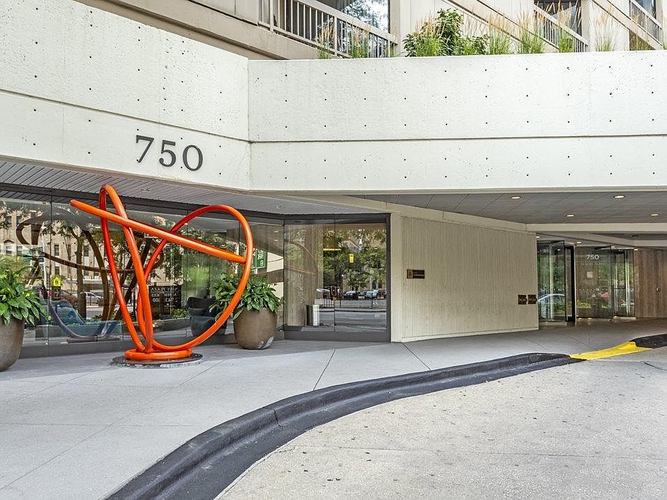 1st image of 777 N Dearborn St #2207
