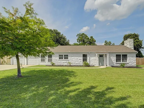 212 Lakewood Dr, Baytown, TX 77520