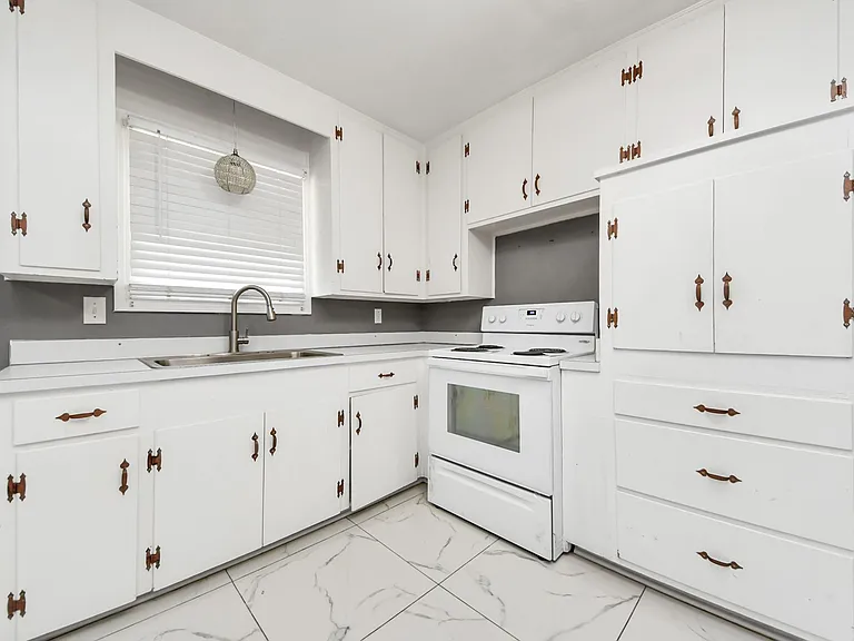 8527 Dillon St — Photo 5