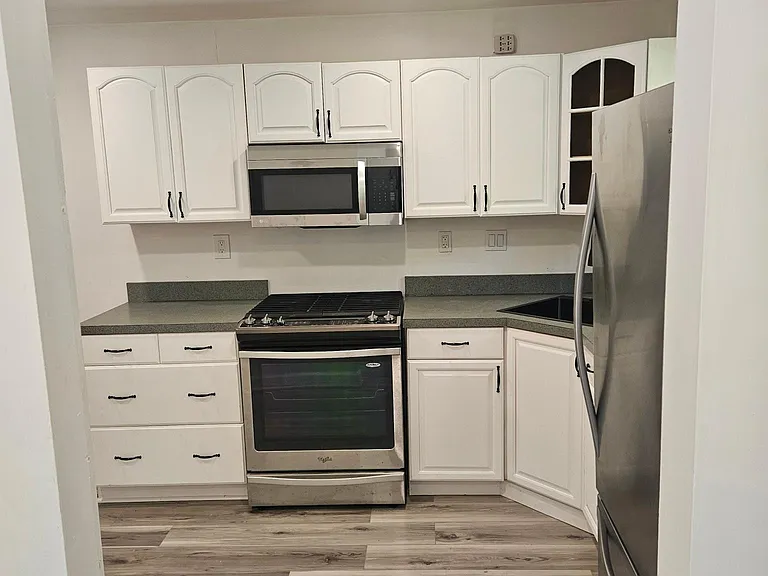 1635 Giddings Rd — Photo 11