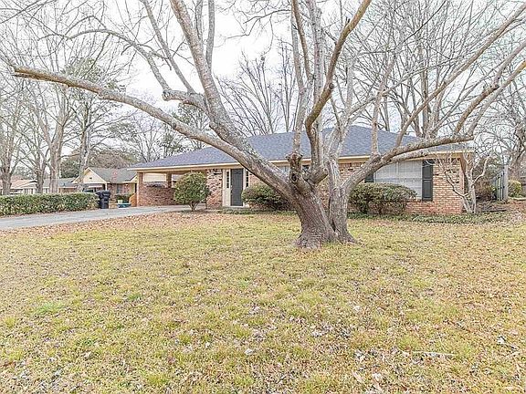 3rd image of 107 York Dr