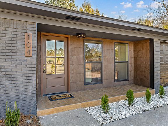 3rd image of 104 Lily Pl