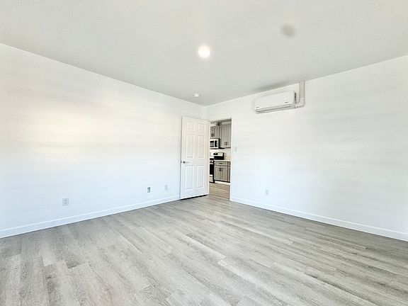5th image of 1750 Colorado Blvd #H1